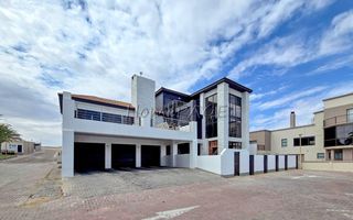 4 Bedroom House For Sale in Long Beach