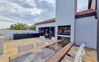 4 Bedroom House For Sale in Long Beach