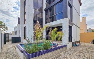 4 Bedroom House For Sale in Long Beach