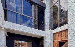 4 Bedroom House For Sale in Long Beach