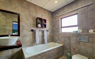 4 Bedroom House For Sale in Long Beach