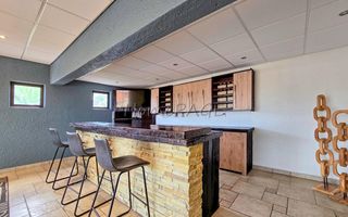 4 Bedroom House For Sale in Long Beach