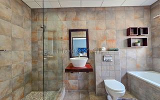 4 Bedroom House For Sale in Long Beach