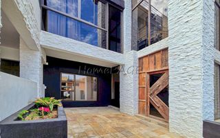 4 Bedroom House For Sale in Long Beach