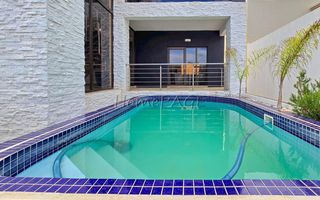 4 Bedroom House For Sale in Long Beach