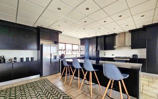 4 Bedroom House For Sale in Long Beach