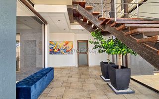 4 Bedroom House For Sale in Long Beach