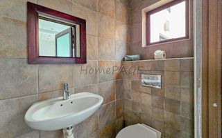 4 Bedroom House For Sale in Long Beach