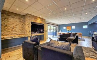 4 Bedroom House For Sale in Long Beach