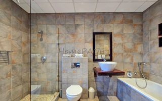 4 Bedroom House For Sale in Long Beach