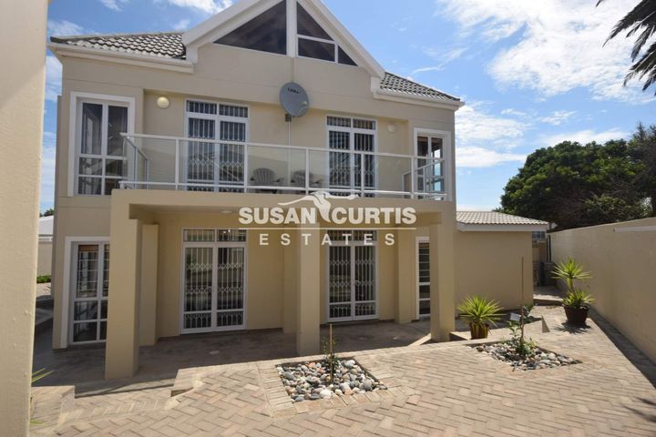 4 Bedroom House For Sale in Hage Heights, Swakopmund