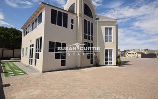 4 Bedroom House For Sale in Hage Heights, Swakopmund