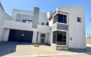 3 Bedroom House For Sale in Long Beach