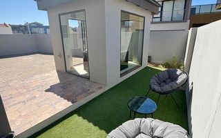 3 Bedroom House For Sale in Long Beach