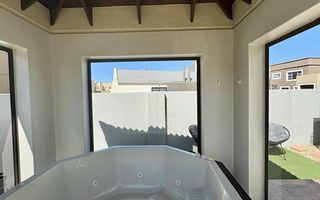 3 Bedroom House For Sale in Long Beach