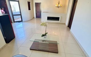 3 Bedroom House For Sale in Long Beach