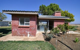 4 Bedroom Small Holding / Plot For Sale in Otavi