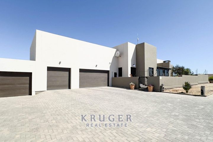 5 Bedroom House For Sale in Swakopmund Ext 22, Swakopmund