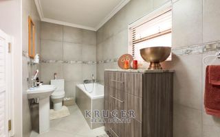 5 Bedroom House For Sale in Swakopmund Ext 22, Swakopmund