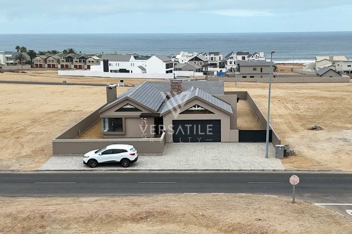 3 Bedroom House For Sale in Mile 4 Extension 1, Swakopmund