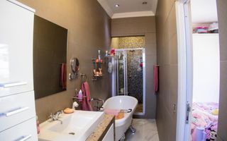 5 Bedroom House For Sale in Kleine Kuppe, Windhoek