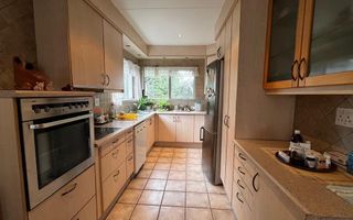 6 Bedroom House For Sale in Olympia, Windhoek