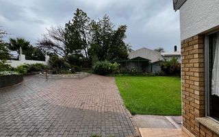 6 Bedroom House For Sale in Olympia, Windhoek