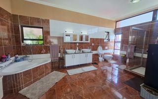 6 Bedroom House For Sale in Auasblick, Windhoek