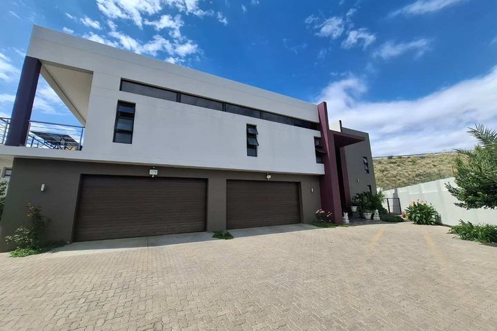 6 Bedroom House For Sale in Auasblick, Windhoek