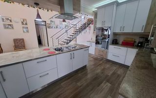 6 Bedroom House For Sale in Auasblick, Windhoek