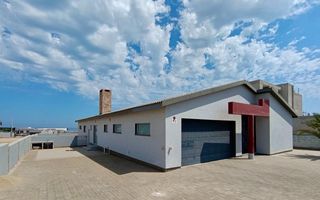 4 Bedroom House For Sale in Mile 4 Extension 1, Swakopmund