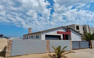4 Bedroom House For Sale in Mile 4 Extension 1, Swakopmund