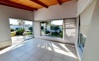 6 Bedroom House For Sale in Henties Bay Central, Henties Bay