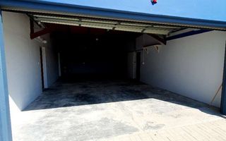 6 Bedroom House For Sale in Henties Bay Central, Henties Bay