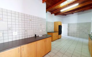 6 Bedroom House For Sale in Henties Bay Central, Henties Bay