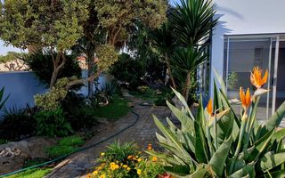 6 Bedroom House For Sale in Henties Bay Central, Henties Bay