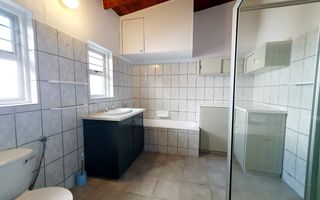 6 Bedroom House For Sale in Henties Bay Central, Henties Bay