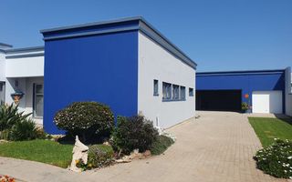 6 Bedroom House For Sale in Henties Bay Central, Henties Bay