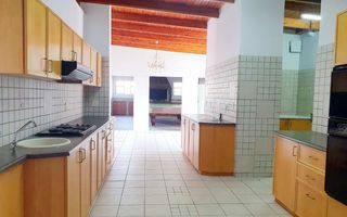 6 Bedroom House For Sale in Henties Bay Central, Henties Bay