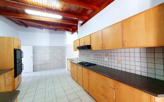 6 Bedroom House For Sale in Henties Bay Central, Henties Bay