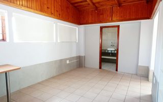 6 Bedroom House For Sale in Henties Bay Central, Henties Bay