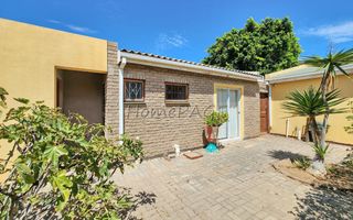 3 Bedroom House For Sale in Henties Bay Central, Henties Bay
