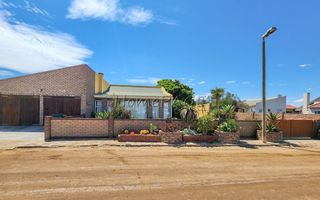 3 Bedroom House For Sale in Henties Bay Central, Henties Bay