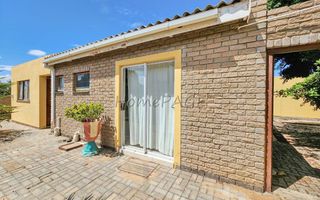 3 Bedroom House For Sale in Henties Bay Central, Henties Bay