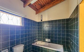 3 Bedroom House For Sale in Henties Bay Central, Henties Bay