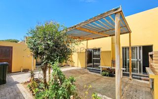 3 Bedroom House For Sale in Henties Bay Central, Henties Bay
