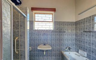 3 Bedroom House For Sale in Henties Bay Central, Henties Bay