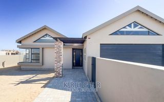 3 Bedroom House For Sale in Mile 4 Extension 1, Swakopmund