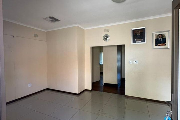 Office / Retail / Mixed Use To Rent in Windhoek North, Windhoek