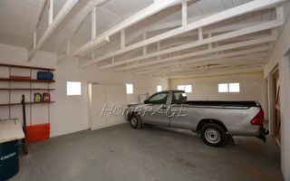 7 Bedroom House For Sale in Henties Bay Central, Henties Bay
